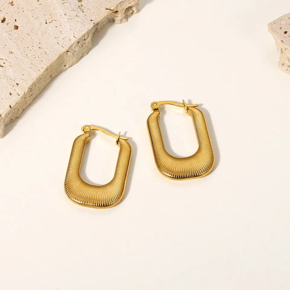 Betsy Plain Earrings