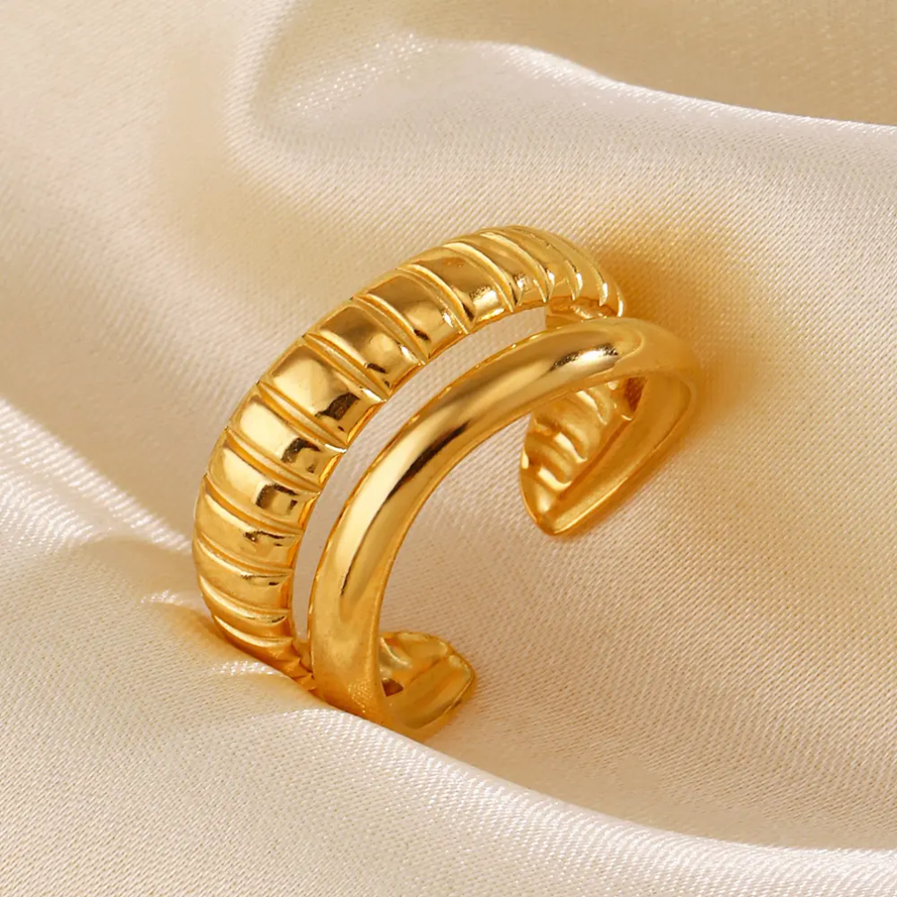 Curvy Ring