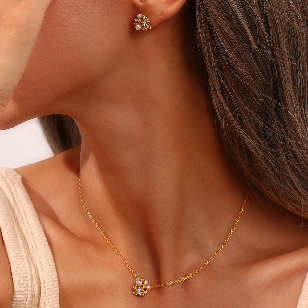 Whinnie Earrings