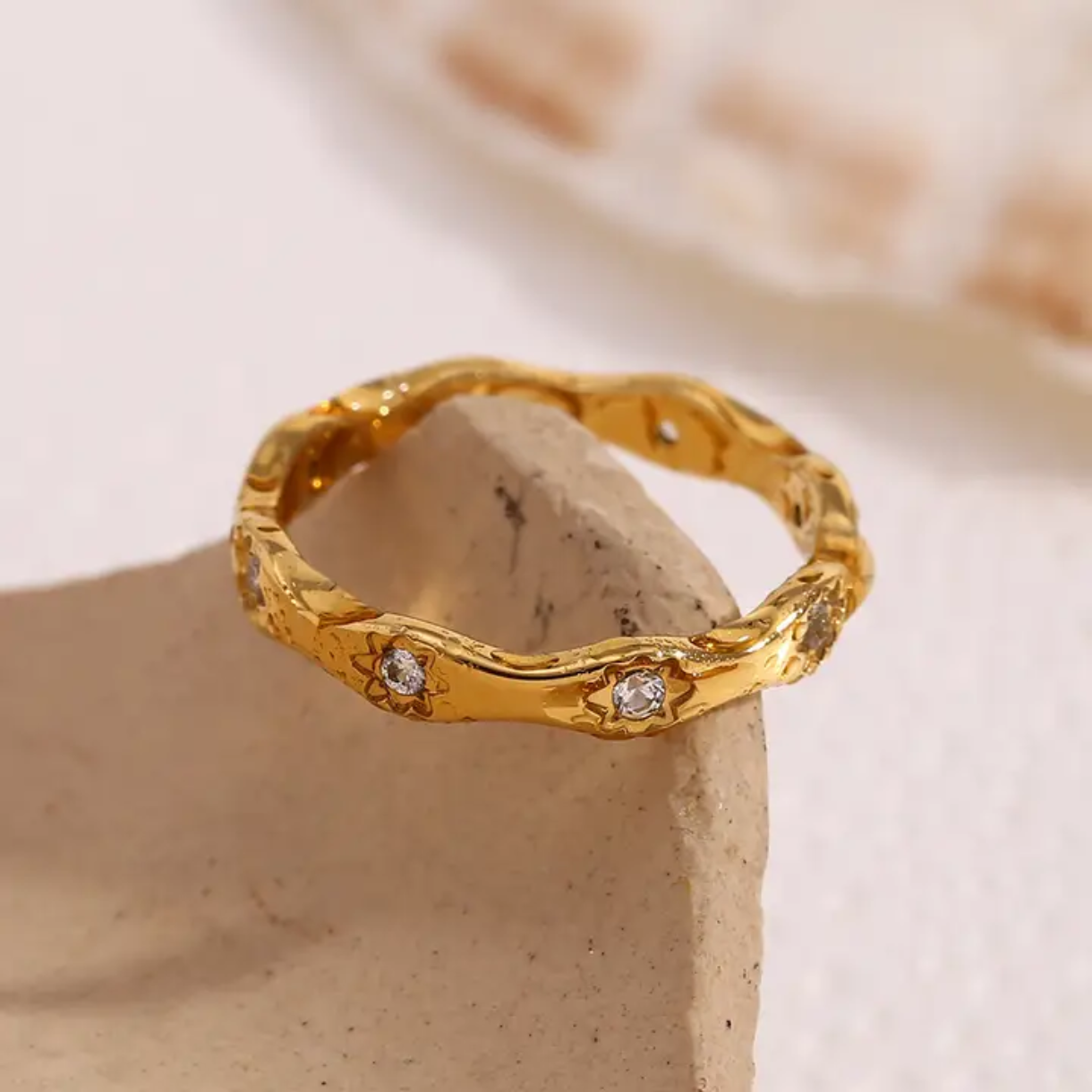 Elle Ring