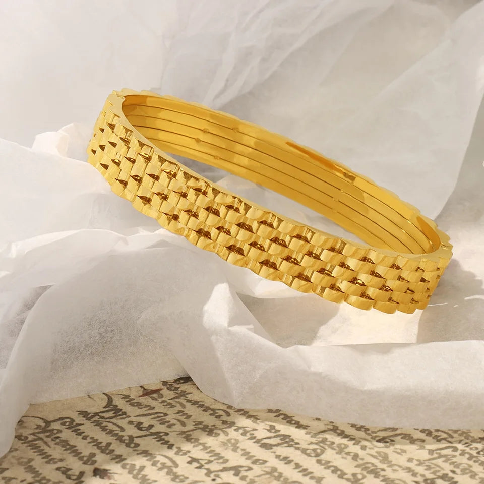 Carline Cuff
