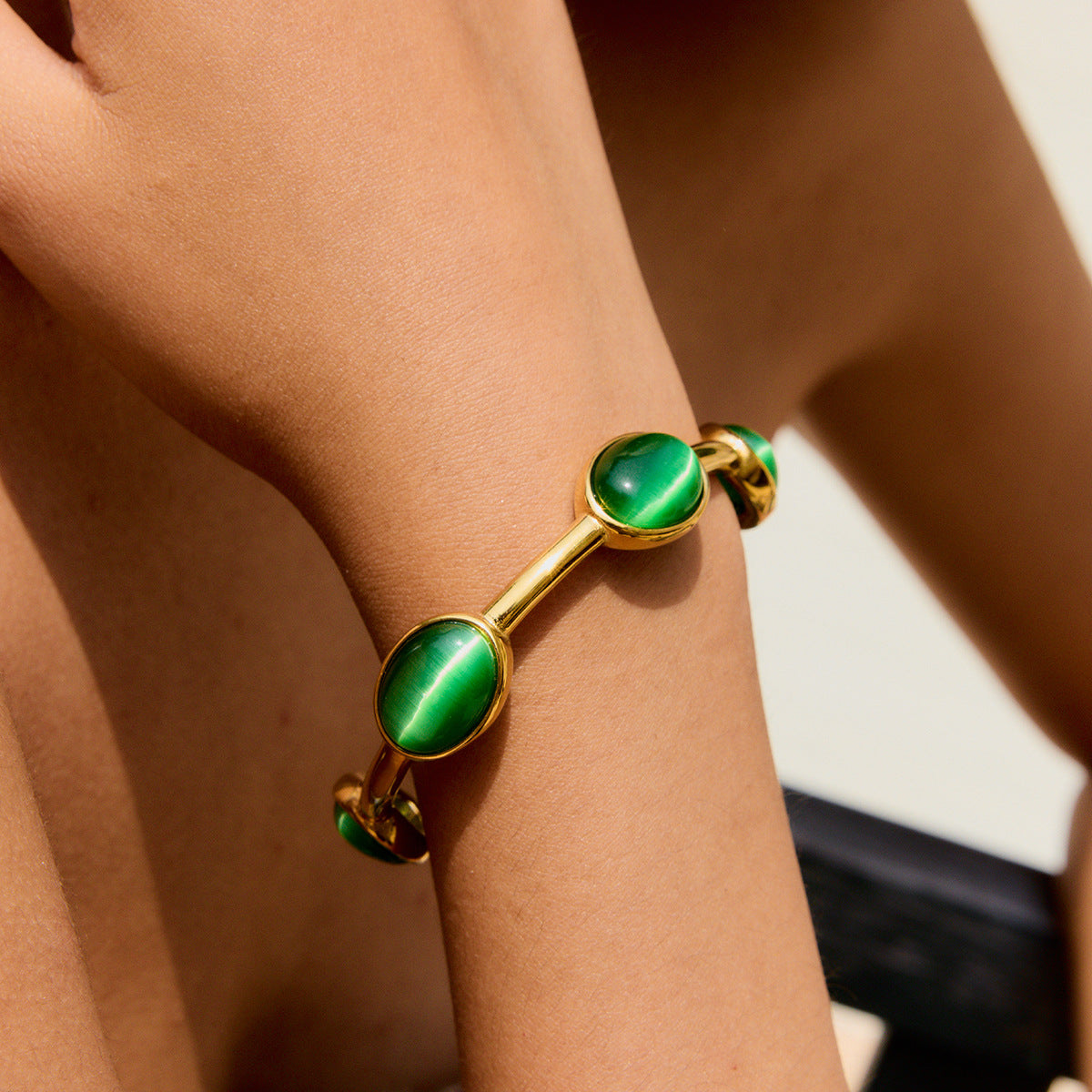 Bonjour Cuff
