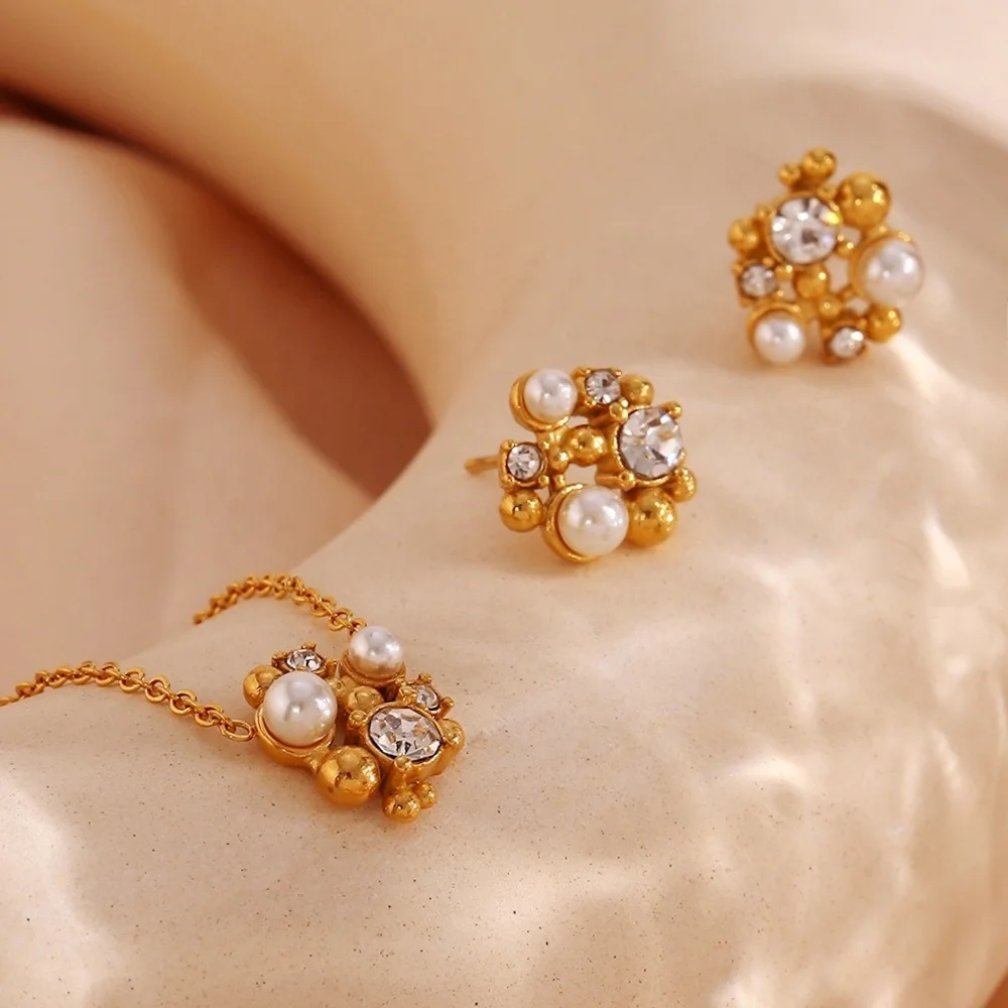 Whinnie Earrings