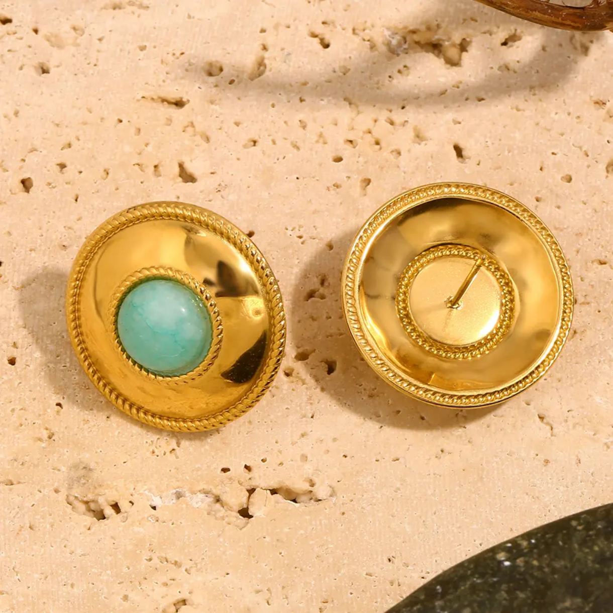 Amoro Studs