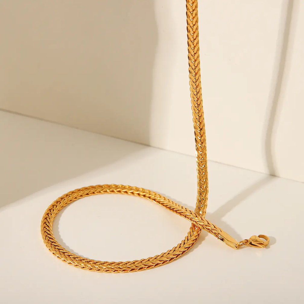 Twist Necklace