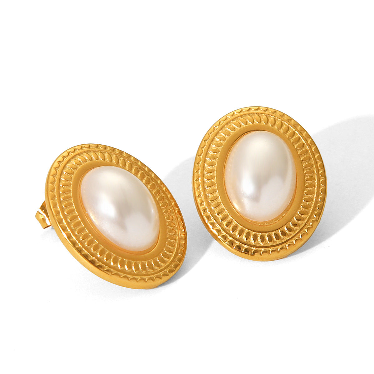 Creme Studs