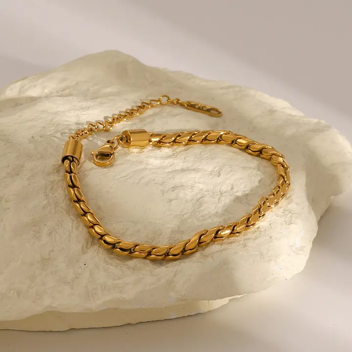 Curb chain