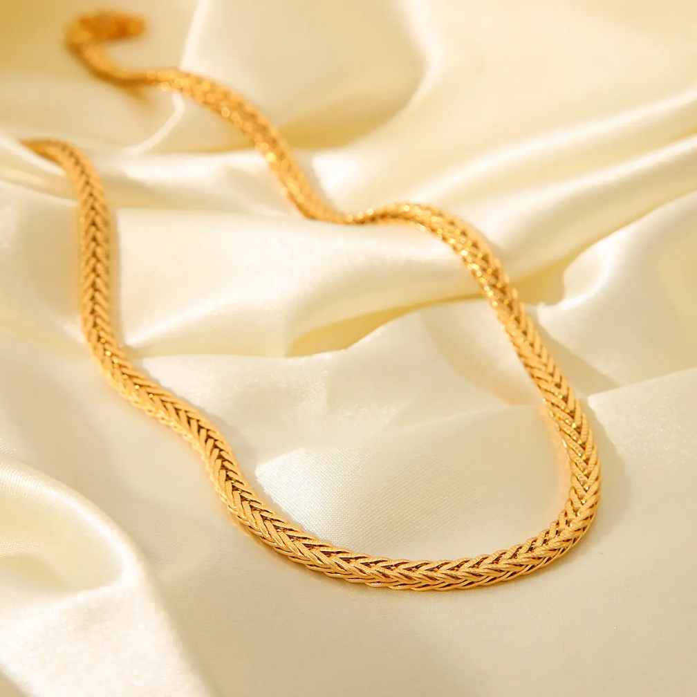 Twist Necklace