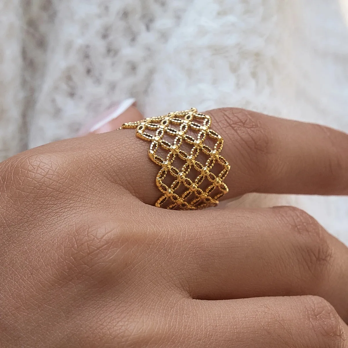Tapestry Gold Band