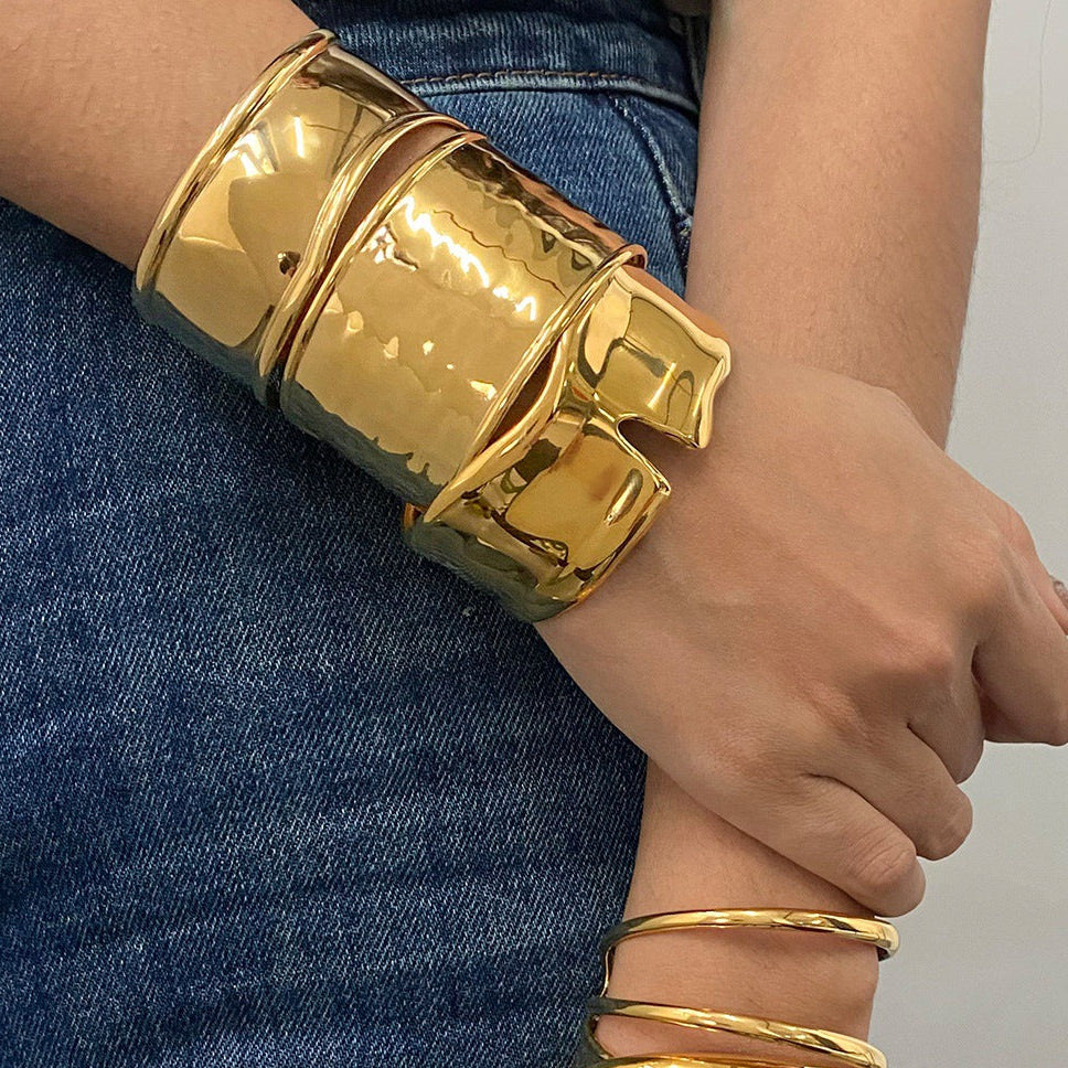 Vesta Cuff