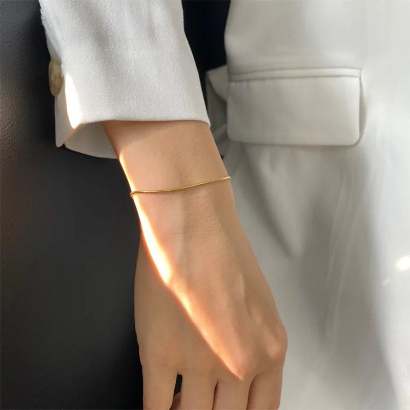 Lea wire Bracelet