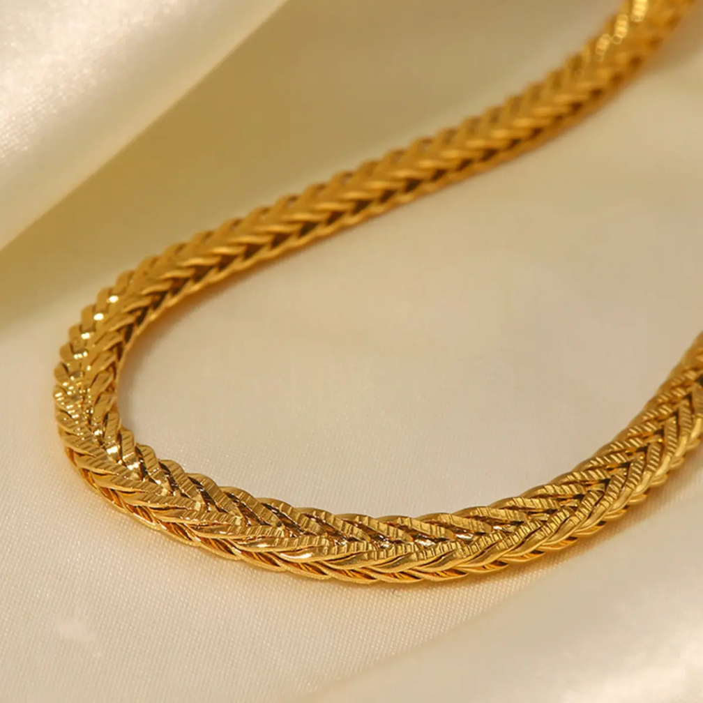 Twist Necklace
